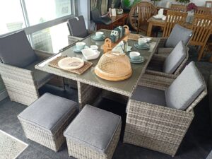 Outddoor dining setting for 8, wicker look
